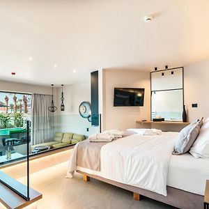 Pathos Seaside Suites